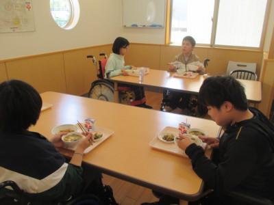 食堂で給食k