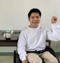 操作している遠隔ロボットとの写真