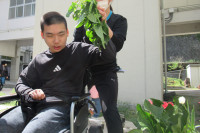 ②
