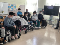 01整列して緊張気味の生徒たち